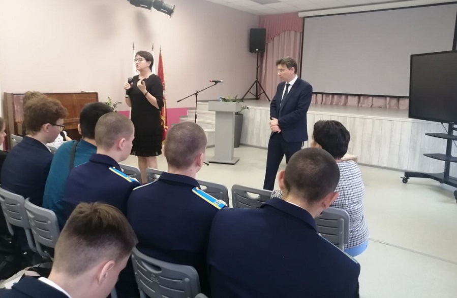 НАУКА И ОБРАЗОВАНИЕ Потенциальные стобалльницы Сакмарского района встретились с министром образования.